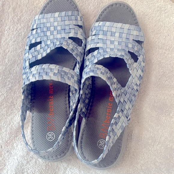 Sandals very comfortable, cute, Stretchy Bernie Mev Blues, Silver & Grey - Picture 5 of 5